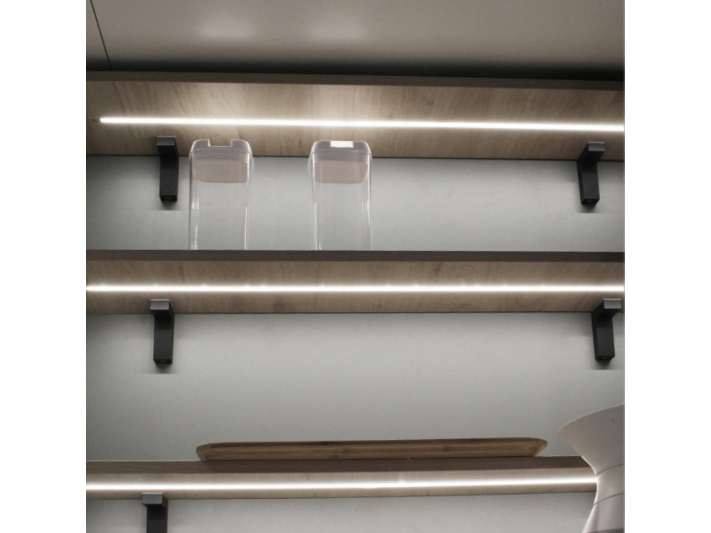 極窄‧內嵌矽膠燈