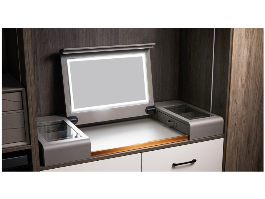 帶燈飾品化妝檯